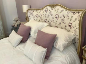 Lovely 1 bed flat in Victorian house 300m seafront